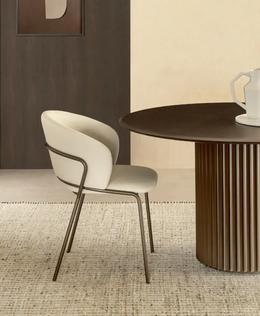 Sedia bianca per la sala da pranzo della collezione Vela - azienda Riflessi