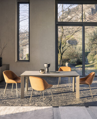 MANHATTAN TAVOLO IN CERAMICA CALACATTA ORO LUCIDO, RETTANGOLARE, ALLUNGABILE, STRUTTURA CHAMPAGNE PERLATO