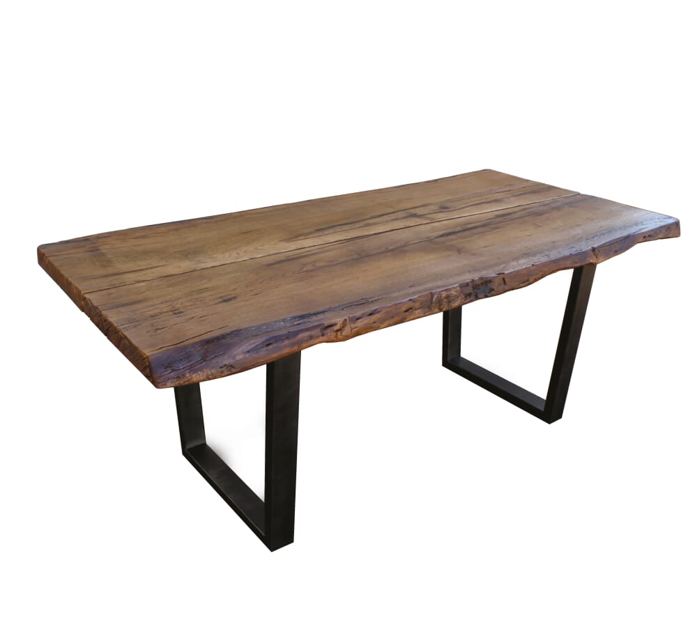 Tavolo Wood realizzato in legno massello di quercia secolare